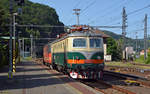 Zusammen mit 121 077 wartete 140 042 der IDS Cargo im Bahnhof Decin auf neue Aufgaben.