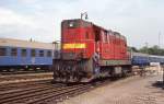 Noch mit alter Nummer T 4662309 rangiert die CKD Diesellok am 5.6.1991 im Hauptbahnhof von Karlovy Vary