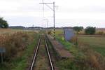 Haltestelle Libejice, aufgenommen am 25.August 2018 durch das Stirntürfenster des letzten Wagen des Os 28406.