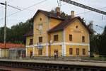 Aufnahmsgebäude des Bahnhof Borovany am 22.September 2018.