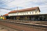 Aufnahmsgebäude des Bahnhof Otrokovice am 06.Juli 2019.