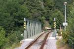 Gleich nach dem Bahnsteigende der Haltestelle Borac liegt diese Brücke über die Svratka.