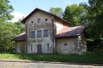 Das Gebude sieht aus wie ein Wasserhaus, es steht im Bahnhof Kovarska an der Strecke Weipert (Vejprty) Komotau (Chomotov) am  10.06.09.