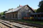 Der Lokschuppen des Bahnhofs Krimov an der Strecke Weipert (Vejprty) Komotau (Chomotov) am 10.06.09.