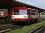 Triebwagen-Anhnger im Tschechischen Bahnhof Ceske Velenice am 1.9.06