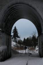 Hier endet die Bahnwelt der CD unter dem Straßentunnel, denn dahinter beginnt Sachsen.14.01.2016 10:21 Uhr.