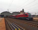 ÖBB 1216 231-1 mit Schnellzug EC 173 nach Hbf Villach im Hauptbahnhof Prag am 20. 12. 2014.