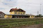 Aufnahmsgebäude des Bahnhof Telc am 10.August 2019.