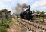 Am 11. und 12.05.24 fanden rund um Lužná u Rakovníka Dampfzug Fahrten statt. Hier ist 354 7152 beim umsetzen in Krupa zu sehen.