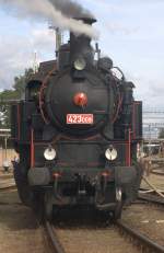 423 009 hat ein kurzes Verschnaufpuschen, bevor sie wieder unzhlige Besucher des Eisenbahnfestes in Hradec Kralove zur Besichtigung einldt.