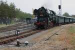 Am 11 September 2024 schiebt 464 202 ein Dampfzug durch Luzna u Rakovnika während das Dampfwochenende. Deswegen könnte dieses Bild von 'Bahnsteig' gemacht werden.