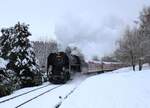 475 111 fuhr am 02.12.23 die Pendelfahrten von Sokolov nach Hrebeny und zurück. Hier ist der Zug in Luh nad Svatavou zu sehen. Am Zugschluss war 745 703. Endlich gab es dort auch mal Schnee.