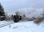 475 111 fuhr am 02.12.23 die Pendelfahrten von Sokolov nach Hrebeny und zurück. Hier ist der Zug in Svatava zu sehen. Am Zugschluss war 745 703. Endlich gab es dort auch mal Schnee.
