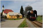 475.196 und 475.179 mit ihrem Sonderzug von umperk (CZ) ber Glucholazy (Pl) nach Vrtky (SK) am 9.5.2013 bei der Durchfahrt in Přbor(CZ).