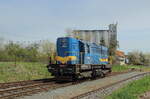 KZC Transistor 740 692 in Blau gelb beim Umsetzen in Kralovice u Rakovnika.