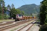 740 658-0 (STRABAG) zu sehen mit einem Schotterzug am 25.07.22 in Sebuzin.