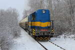 Anschlussbahn ins Industriegebiet nach Stráž pod Ralskem. Mit der Werkslok 740 823 und vollem Zwiebelwagenzug. Aufgenommen am 19.01.2023
