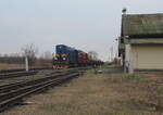 IDS 740 763 und 740 518 am Schwellenzug nach Luby, konnte bei einem kurzen Halt im Bahnhof Skalna am frühen Morgen des trüben 13.