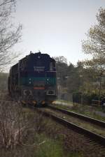 740 803 - 2 UNIPETROL Doprava fährt  auf die Elbbrücke von Neratovice zu.