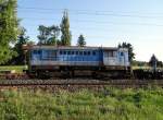 740 559-0 mit einem Bauzug am 03.07.15 in der Kurve bei Nebanice.