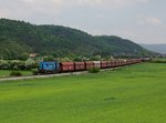 Die 742 238 mit einem Güterzug am 14.05.2015 unterwegs bei Libomyšl.