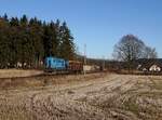 Die 742 033 mit einem Holzzug am 27.02.2017 unterwegs bei Točník.