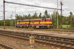 742 116-7 und 742 419-5 stehen am Bahnhof Nove Sedlo u Lokte abfahrbereit in Richtung Sokolov.