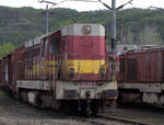 Auf dem Freigelände des BW Usti nad labem. mittlerweile teilweise aufgelassen und nun öffentlich zugängig, gelang dieser Teleblick auf eine abgestellte Lok der Baureihe
742, die 742 088-8 26.04.2019  15:56 Uhr.