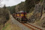 Pn 52584 auf dem Weg von Tepla nach Karlsbad mit 2 beladenen Holzrungen.