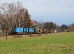 742 192-8 und 742 179-5 zu sehen am 23.02.24 mit einem Holzzug in Raspenava.