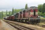 742 265-2 und 742 399-9 mit Güterzug Mn 82724 Třebíč-Okříšky auf Bahnhof Okříšky am 31-5-2013.