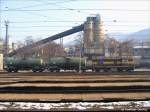 742 215 mit zwei Kesselwagen im Werksverkehr in Usti nad Labem Strekov (Schreckenstein bei Aussig an der Elbe) - 28.01.2006  