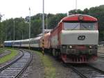 Bardotka 749 006-3 mit R 1149 Tanvald-Praha Vrovice auf Bahnhof Tanvald am 7-8-2011.