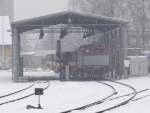 749 006-3 am 23.01.16 beim Tanken im Schneesturm in Čerčany.