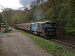 Voller Mattonizug mit der 749 263 auf der Anschlussbahn von Kyselka nach Vojkovice. Aufgenommen am 25.10.2022