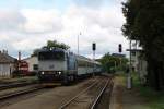 750 711-4 (ehemalige 750 409-5) mit R 663 Plzeň Hlavn Ndra-Brno Hlavn Ndra auf Bahnhof Okřky am 31-5-2013.