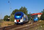 Blick in den Keilbahnhof Asch (As) in Tschechien, unweit der Grenze zu Deutschland. Am 02.07.2014 verkehrte hier ein Sonderzug mit englischen Bahnfans, ich glaube Diesel-Enthusiasten, mit der blauen Hanzalik Bardottka. Hier kreuzt der Zug mit einem an dem Tag fahrenden Haifisch (Pesa-Link) auf der Nebenbahn-Seite des Bahnhofs. Links von den hohen Lampen ist die Strecke und der Bahnsteig in Richtung Deutschland, wo seit Dezember 2015 auch wieder Züge fahren. Leider war das alt-Österreichische Flügelsignal zum Aufnahmezeitpunkt schon abgebaut...