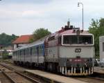 Ein Schnellzug geführt von 754 061-0 läuft in Mlada Boloeslav ein. 23.05.2015 15:28 Uhr.