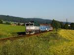 Die 754 074 mit einem Os nach Volary am 15.06.2017 unterwegs bei Třísov