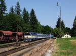 Die 754 024 mit einem R nach Bayerisch Eisenstein am 27.07.2013 bei der Einfahrt in Hamry-Hojsova Stráž.