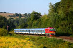 Die retrolackierte 754 067 Taucherbrille mit dem Eilzug SP 1773 von Brno nach Bojkovice verlässt den Bahnhof Nemotice (Nemotitz).