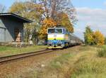 754 057-8 zu sehen am 19.10.22 mit dem R 768 in Bezděkov u Klatov.