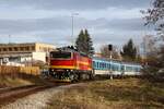 754 074-3 als IC 533 am 29.12.22 in Český Krumlov.