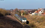 754 058-6 mit dem Os 7476 (Plzen hl.n. - Domazlice mesto) in Chotesov u Stoda 8.2.23