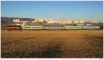 754 049 mit dem Os4816 vor der Plattenbau-Kulisse von Brnn; Nahe Troubsko, 2.2.2011