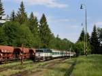 Die 754 015 mit einem Personenzug am 04.06.2011 bei der Einfahrt in Hamry-Hojsova Str.