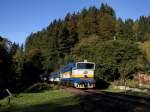 Die 754 024 am 03.10.2011 mit einem Personenzug unterwegs bei Bhmisch Eisenstein.