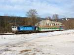 Die 754 046 mit einem Personenzug am 01.01.2013 bei der Ausfahrt aus Bhmisch Eisenstein Stadt.