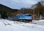 754 015 mit Sp 1962 am 01.01.2013 bei der Ausfahrt in Spicak.