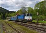 754 046 mit R 826 am 20.05.2013 bei der Ausfahrt in Spicak.